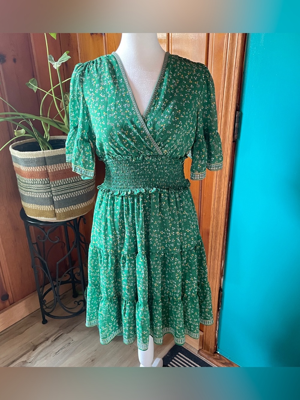 Max Studio Green ditsy Floral Wrap-Style Smocked Waist Dress, flutter sleeve, XS